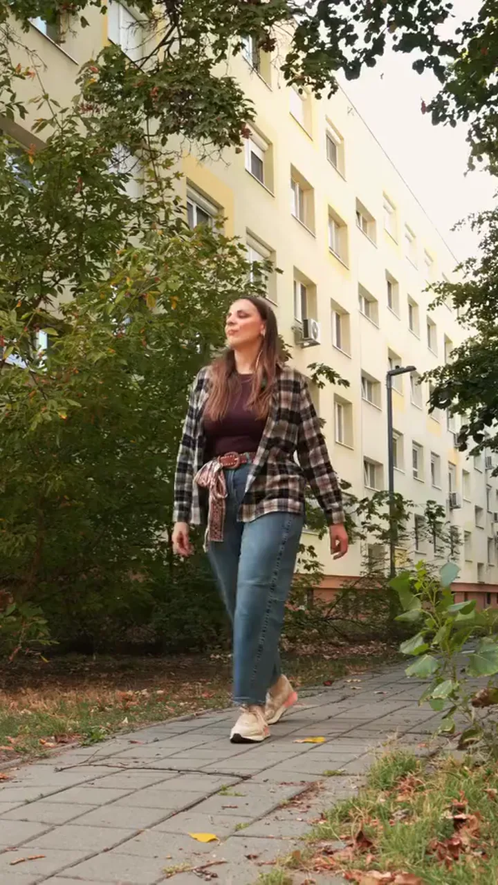 Sárga őszi kép a Netfone kampányából